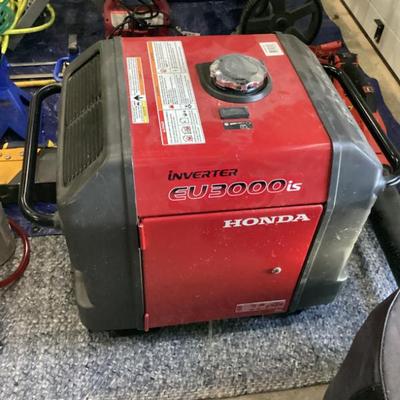 Sale Photo Thumbnail #36: Honda eu3000is inverter generator