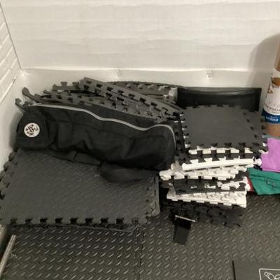 Sale Photo Thumbnail #63: Interlocking foam exercise mats