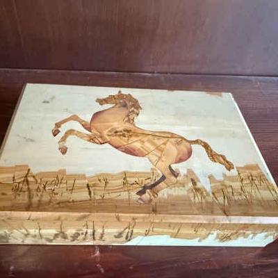 Agate stone box with horse motif