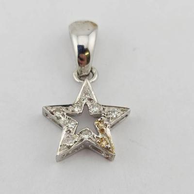 14k White Gold Diamond Star Pendant
