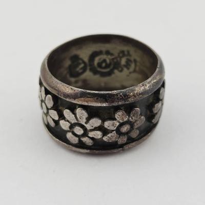 Vintage Sterling Silver Flower Band Ring