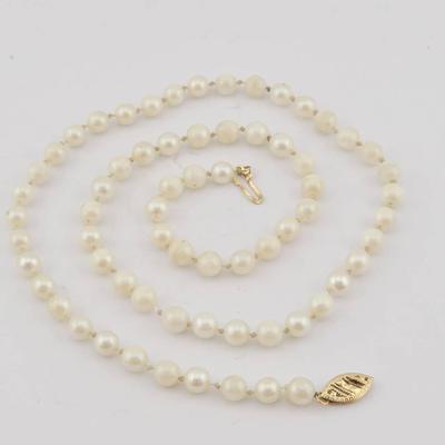 14k Gold White Pearl Necklace 