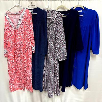 (5) Women’s Vintage & Modern Nightgowns / Robes – Vanity Fair, Oscar de la Renta, Outline