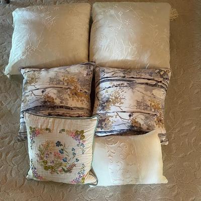 Lot Of 6 Pillows