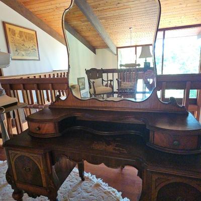 Vanity Makeup Desk