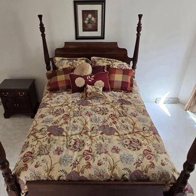 Queen Spindle Bed + (MBR)