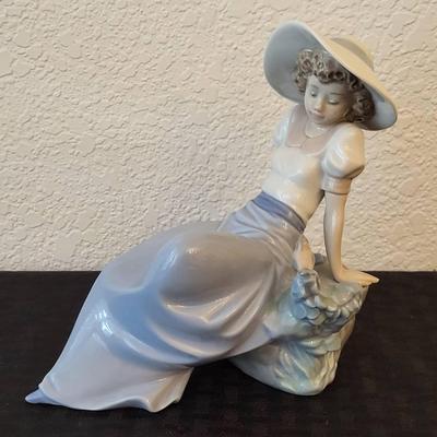 Nao by Lladro: "Girl with Bird" (K)