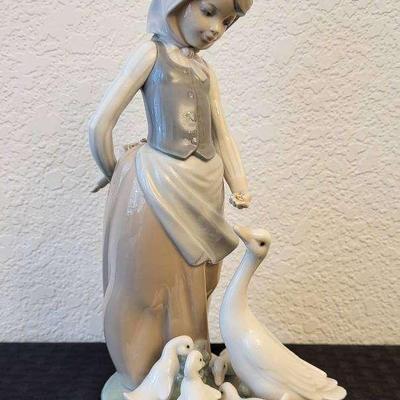 Lladro: "Snails for the Ducks" (K)