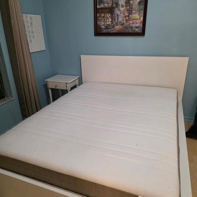 Complete queen bedroom set with temp-ur-pedic mattress mattress 