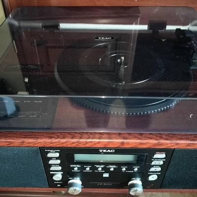 Teac CD Recorder Working Multi Player with Cassette and Turntable LP-R500