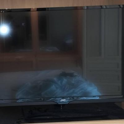JVC 31.5" TV Working Model EM32T With Remote And Manual