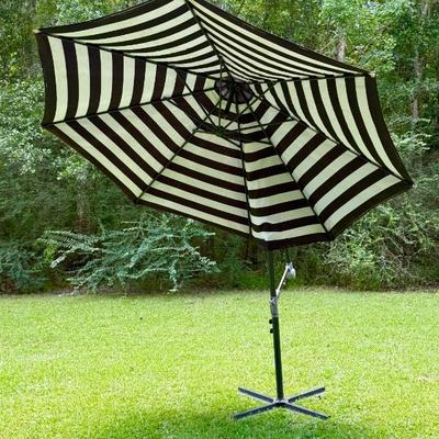 Cantilevered Umbrella with Stand