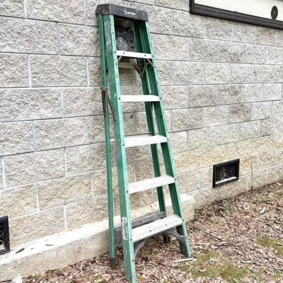 Green 5 Rung Husky Fiberglass Ladder