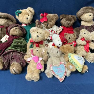 Large Boyd’s Bears Lot # 1 