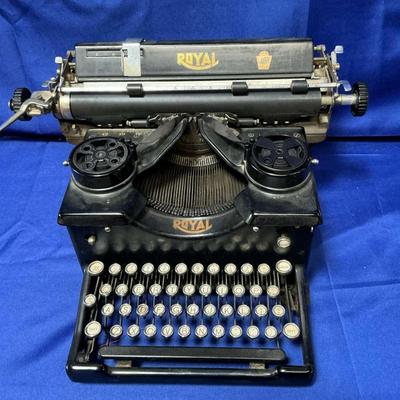 Antique Royal Typewriter 