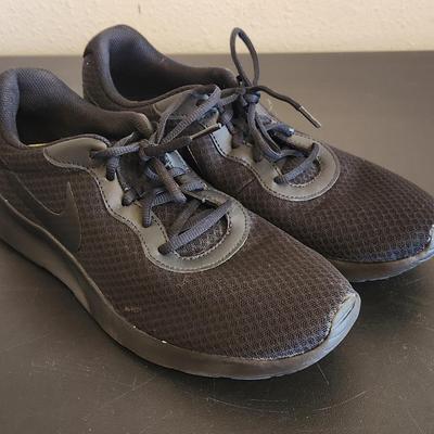 Nike Tanjun VQ2 Men's Size 11.5