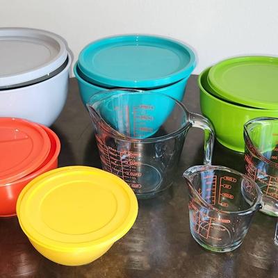 Lot Of Plastic Nesting Mixing Bowls AndAnchor Hocking Measuring Cups