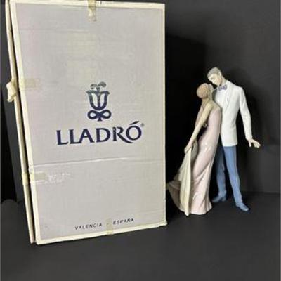 Lladro José Puche Happy Anniversary Couple W/Box .jpg