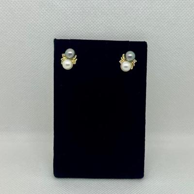 Sale Photo Thumbnail #215: 14k pearl earring studs