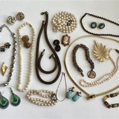 Sale Photo Thumbnail #50