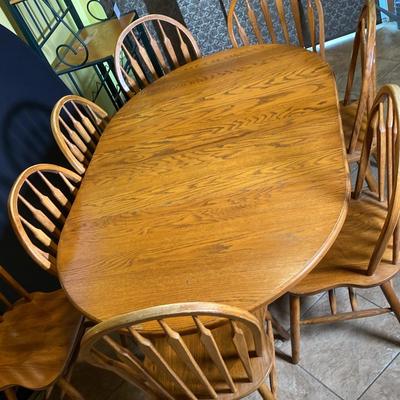 Leaf Table W/ 8 Chairs 