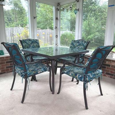  Outdoor Glass Top Table And Four Chairs 