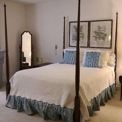 Four-Poster Queen Bed with Serta Heated Mattress Pad