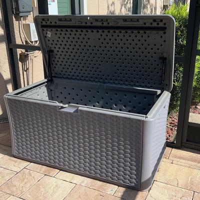 Suncast Deck Box 134 Gallon 56x26x29