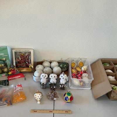 Christmas Ornament Lot - Cracker Barrel Owl & Hedgehog Ornaments, Illuminated Tree Top, Dove-lite ++