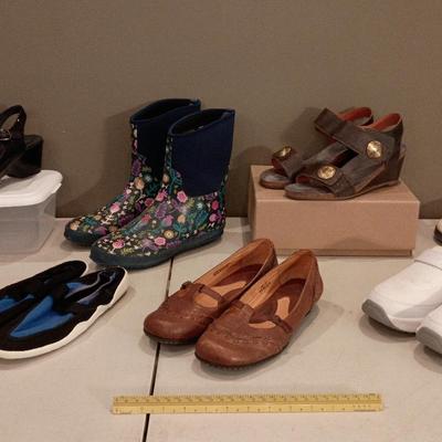 Women's Shoes Size 9-10- Born, Dansko, Taos, Ortho Feet, Western Chief++