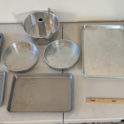 Baking Lot - Wilton Cupcake , Lincoln Wear Baking Trays, Tacuco Aluminum Cake Pans