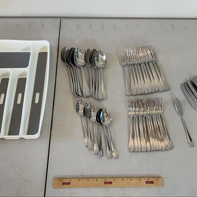 CuisinArt Silverware Flatware Set + Organizer 