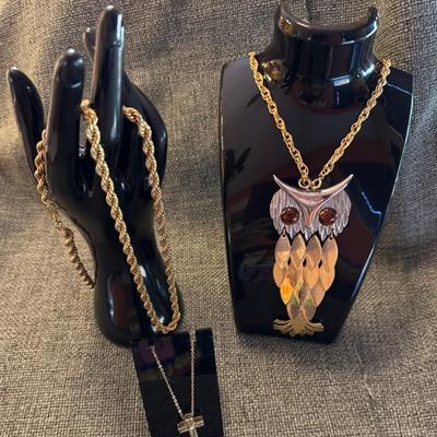Unmarked Gold Tone Necklaces 