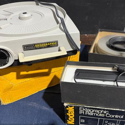 Kodak Ektagraphic E-2 Slide Projector Bundle – With IR Remote & Carousel Tray – Untested