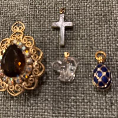 Pendants 