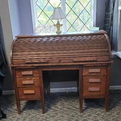 Vintage 5-Drawer Wood Roll Top Desk With 2 Pull-Out Writing Surfaces, Resin Angel Lamp