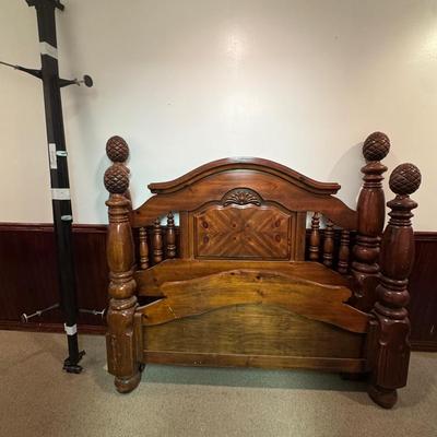 Wooden Queen Head And Footboard With Metal Frame 