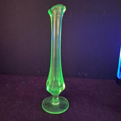 Vintage 1940s Fenton Swung Uranium Glass Bud Vase - 8¼" Tall