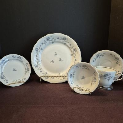 Vintage 1974-1990 Johann Haviland "Blue Garland" 5-Piece Place Setting
