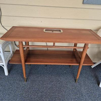 Lane Furniture Console/Sofa Table with Planter Insert #860 - 44" Wide x 17" Deep x 27" Tall