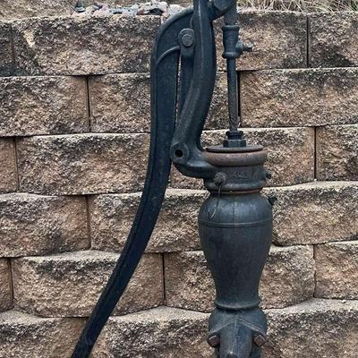 Antique Cast Iron Hand Water Pump