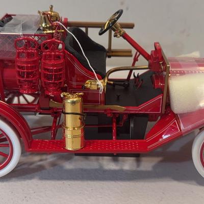 Franklin Mint Precision Models - 1916 Ford Model T Fire Engine - NEW