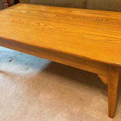 Lot 470: 3-Piece Solid Oak Living Room Table Set – Coffee Table & Matching Glass-Top End Tables