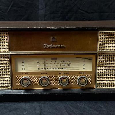 Lot 419: Vintage Delmonico Model TFM-407 AM/FM/SW Stereo Radio – Made in Japan – Power Cuts On