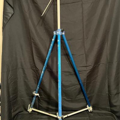Lot 358: Vintage Stanrite No. 100 “Standard” Cymbal Stand – Blue Legs