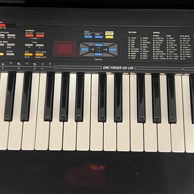Lot 352: Vintage Kawai FS610 49-Key Personal Keyboard – 100 Sounds – Tested with Adapter