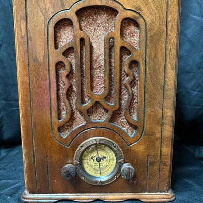 Lot 408: Antique 1930s Majestic Tube Radio – Cathedral/Tombstone Style – Original 