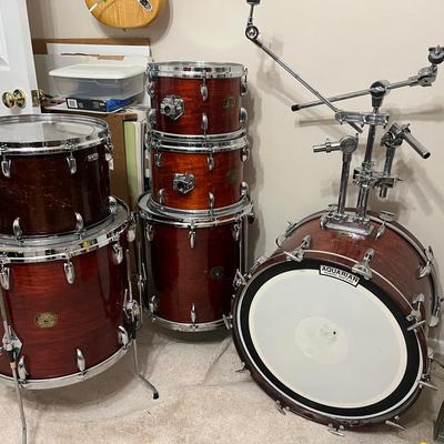 Lot 316: Vintage Gretsch 6-Piece Drum Kit – Mid-1970s Stop-Sign Badge – Walnut Lacquer