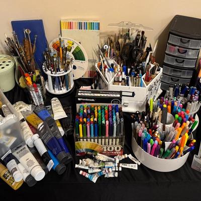 Lot 216: Artists Dream ( Markers, Paints, Tools)