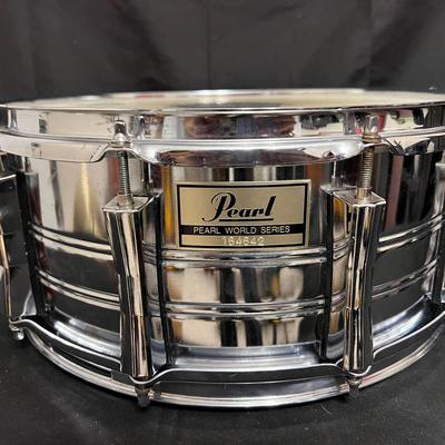 Lot 336: Pearl World Series Snare Drum – Chrome – 14” x 6.5” – Serial #164642